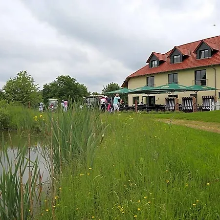 度假村 Golfpark Schlossgut Sickendorf 3*