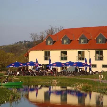 Θέρετρο Golfpark Schlossgut Sickendorf